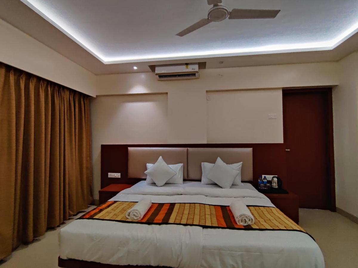 Serenity By Monarch, Baner Pune Méribel Village Esterno foto