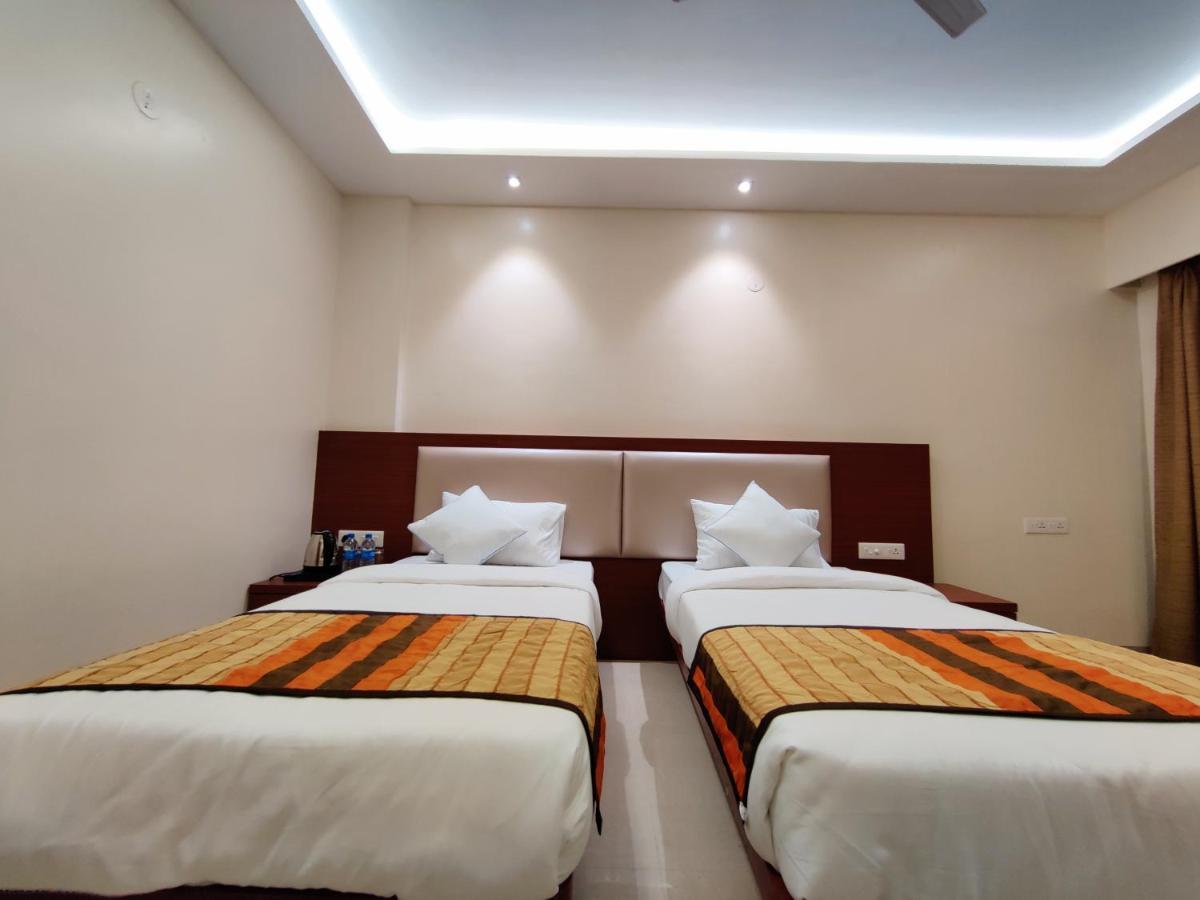 Serenity By Monarch, Baner Pune Méribel Village Esterno foto