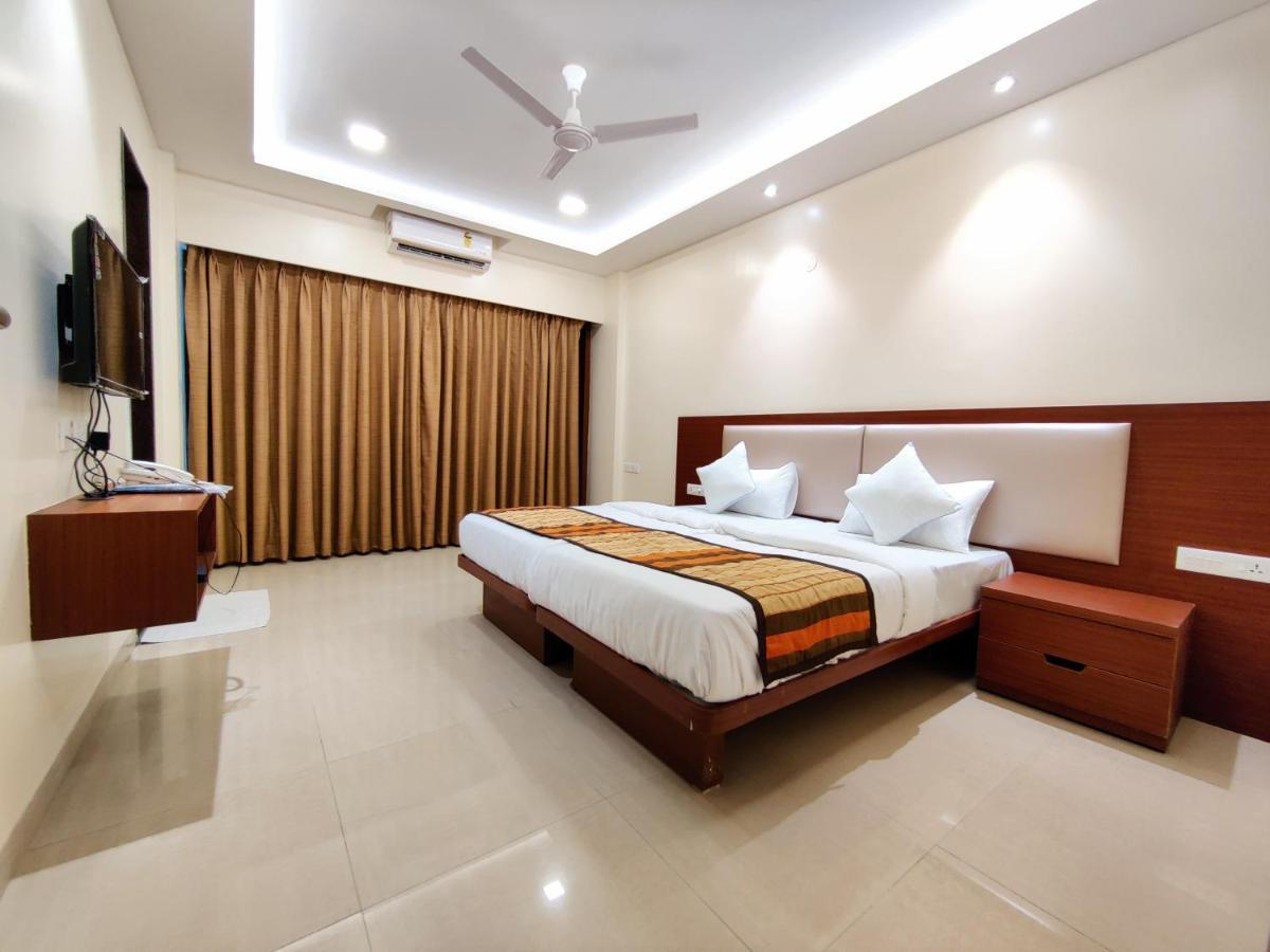 Serenity By Monarch, Baner Pune Méribel Village Esterno foto