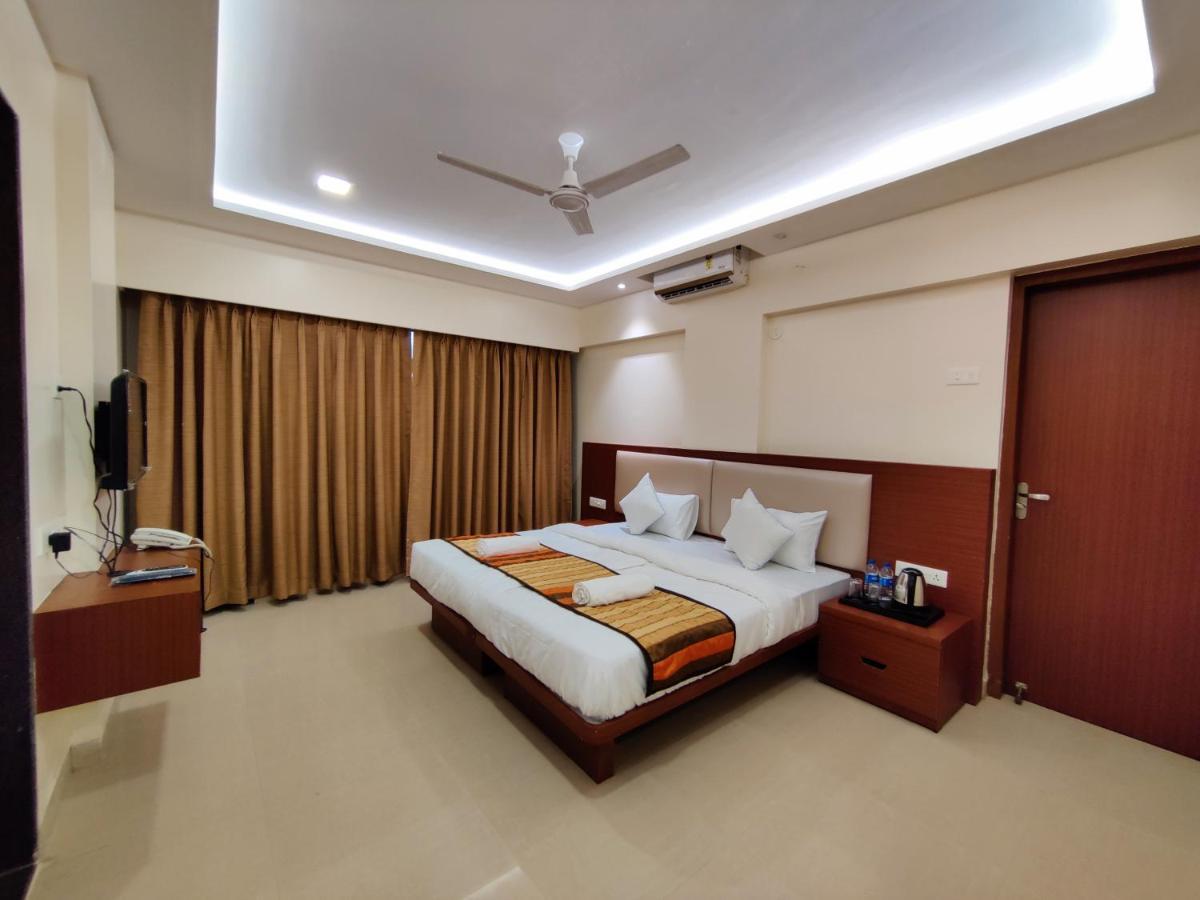 Serenity By Monarch, Baner Pune Méribel Village Esterno foto