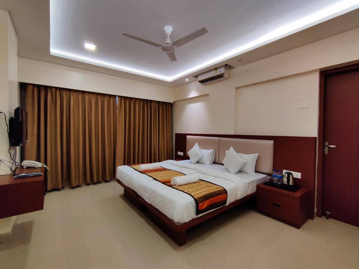 Serenity By Monarch, Baner Pune Méribel Village Esterno foto