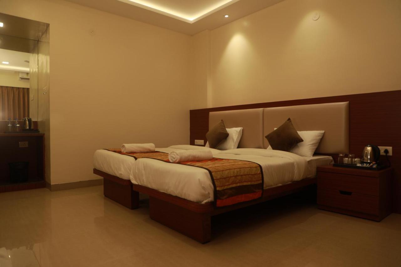 Serenity By Monarch, Baner Pune Méribel Village Esterno foto