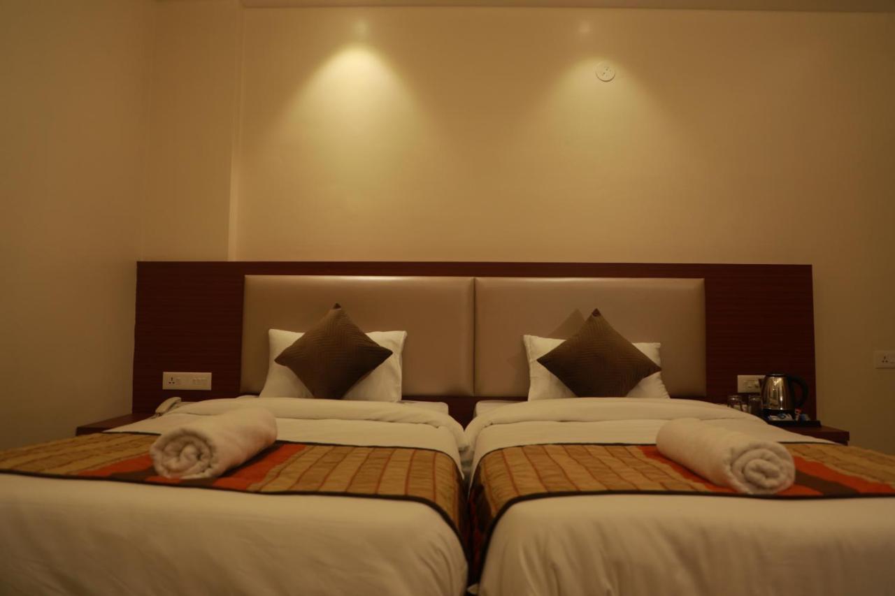 Serenity By Monarch, Baner Pune Méribel Village Esterno foto