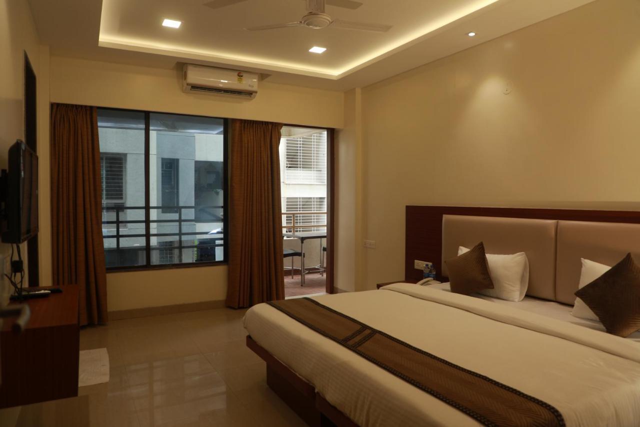 Serenity By Monarch, Baner Pune Méribel Village Esterno foto