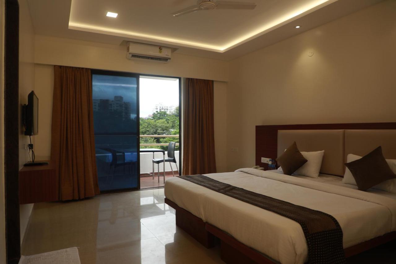 Serenity By Monarch, Baner Pune Méribel Village Esterno foto