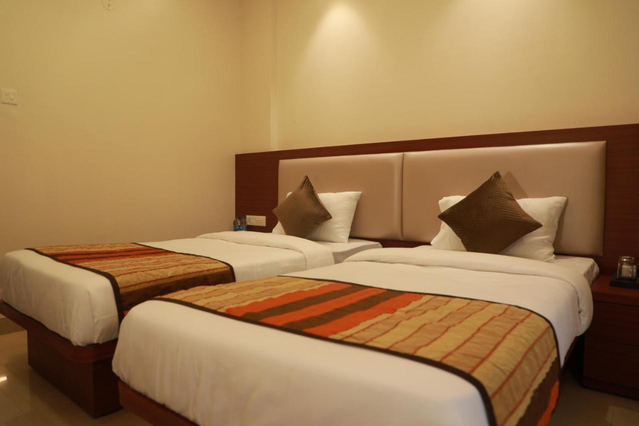 Serenity By Monarch, Baner Pune Méribel Village Esterno foto